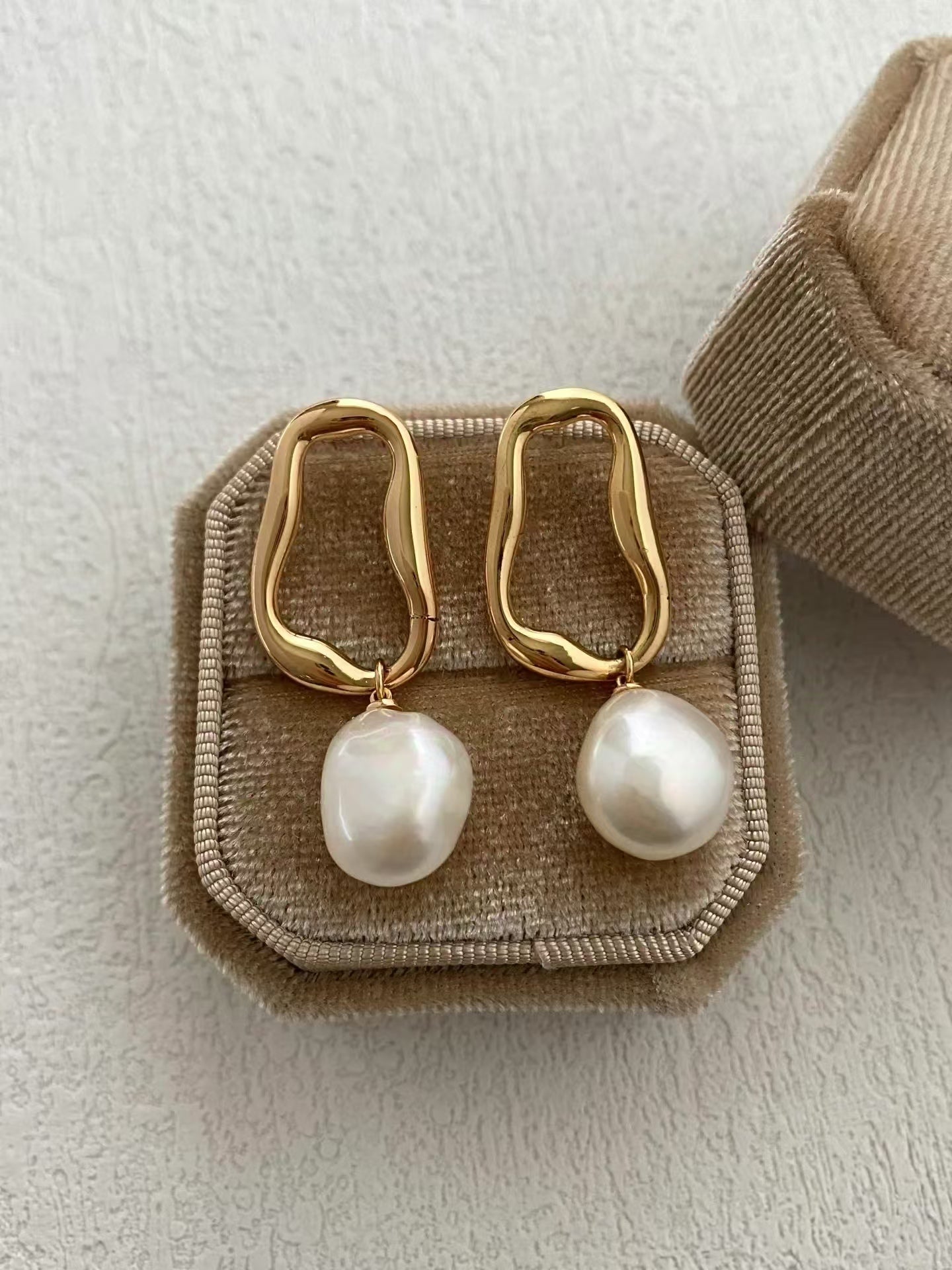 Baroque irregular shape pearl earrings